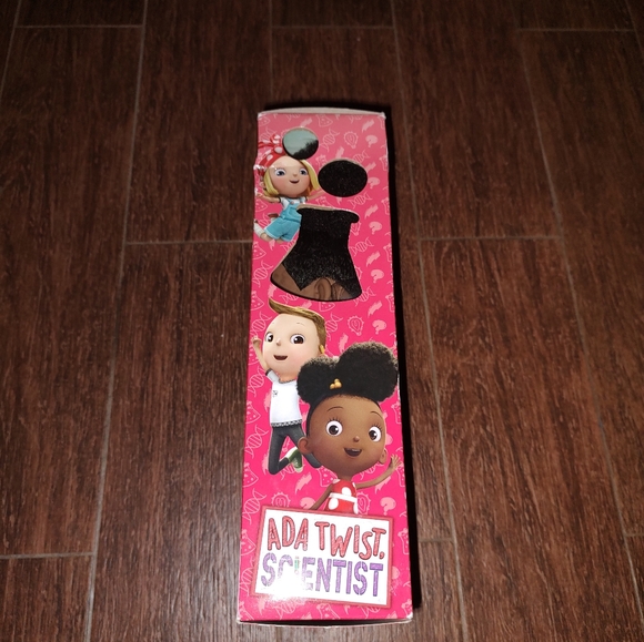 ADA Twist Scientist Lab Doll Talks/Sings Desk Drawing Board Experiments Netflix - Picture 3 of 7